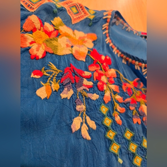 Johnny Was Vanessa Georgette Embroidered Flowy Tunic Top Blue Women's Sz Medium. - Picture 3 of 12